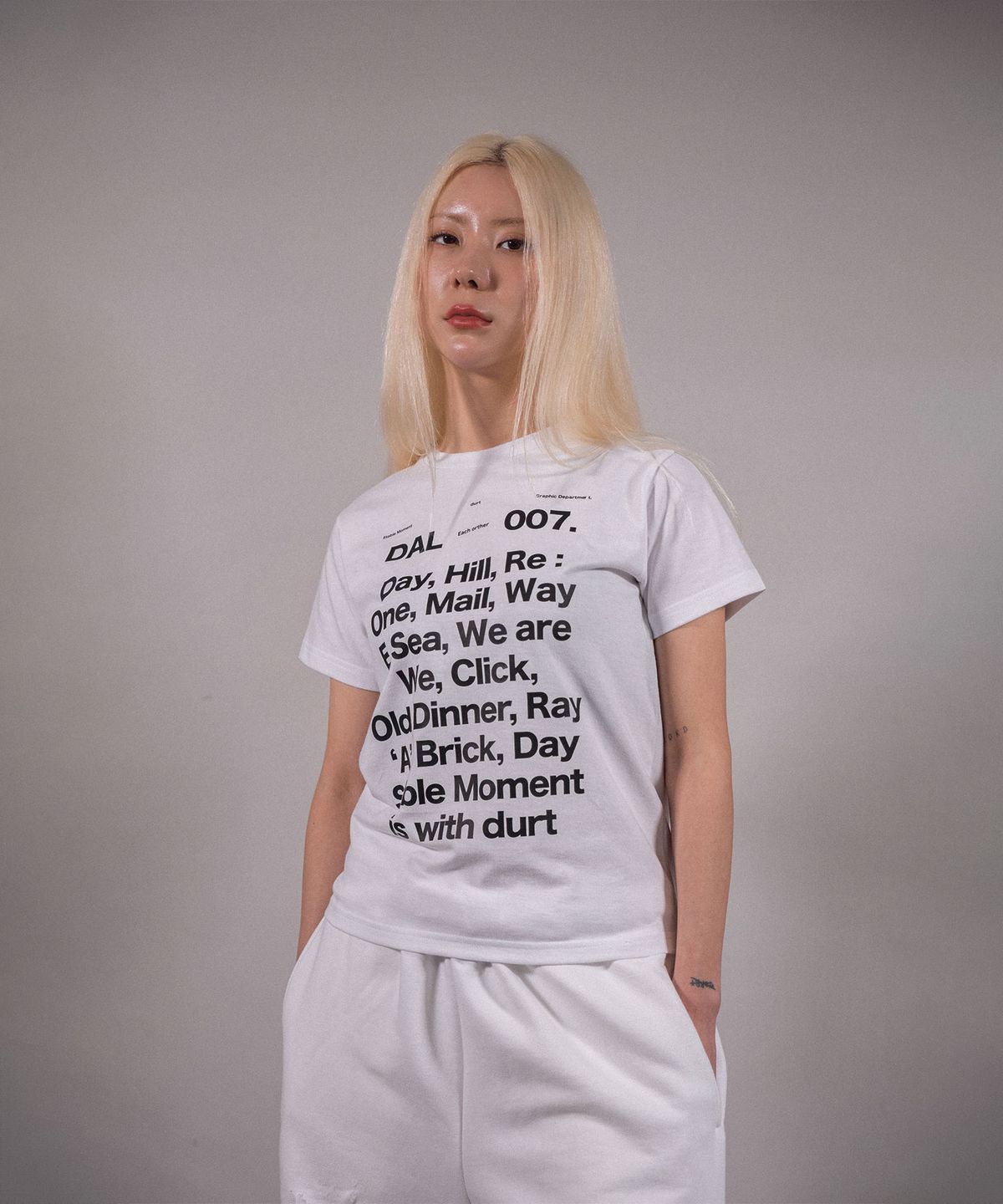 더트(DURT) OUR DAILY CROP TEE (WHITE)