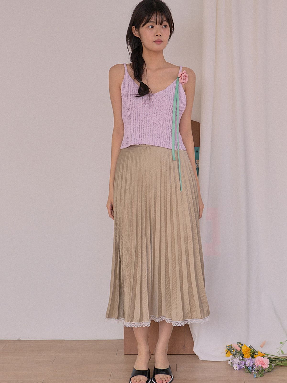쏘리, 투 머치 러브(SORRY, TOO MUCH LOVE) Floaty Pleated Lace Skirt_Beige