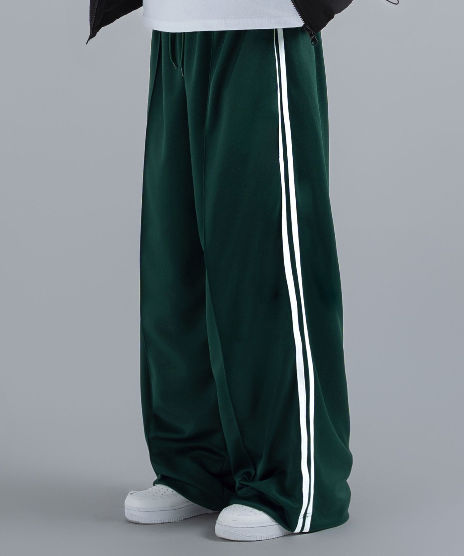 MUSINSA | UNDEROFF Wide Pleat Double Line Track Pants Green