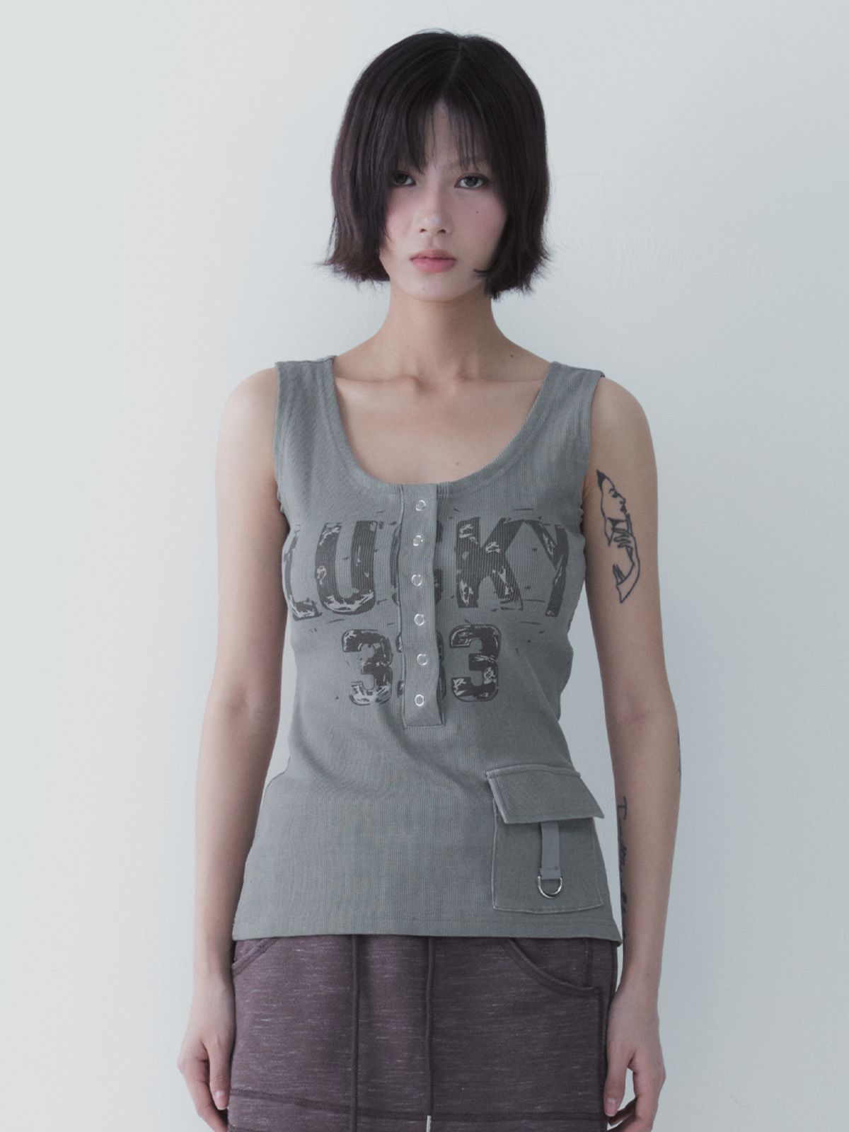 쎄쎄쎄(SETSETSET) LUCKY 333 POCKET SLEEVELESS KHAKI