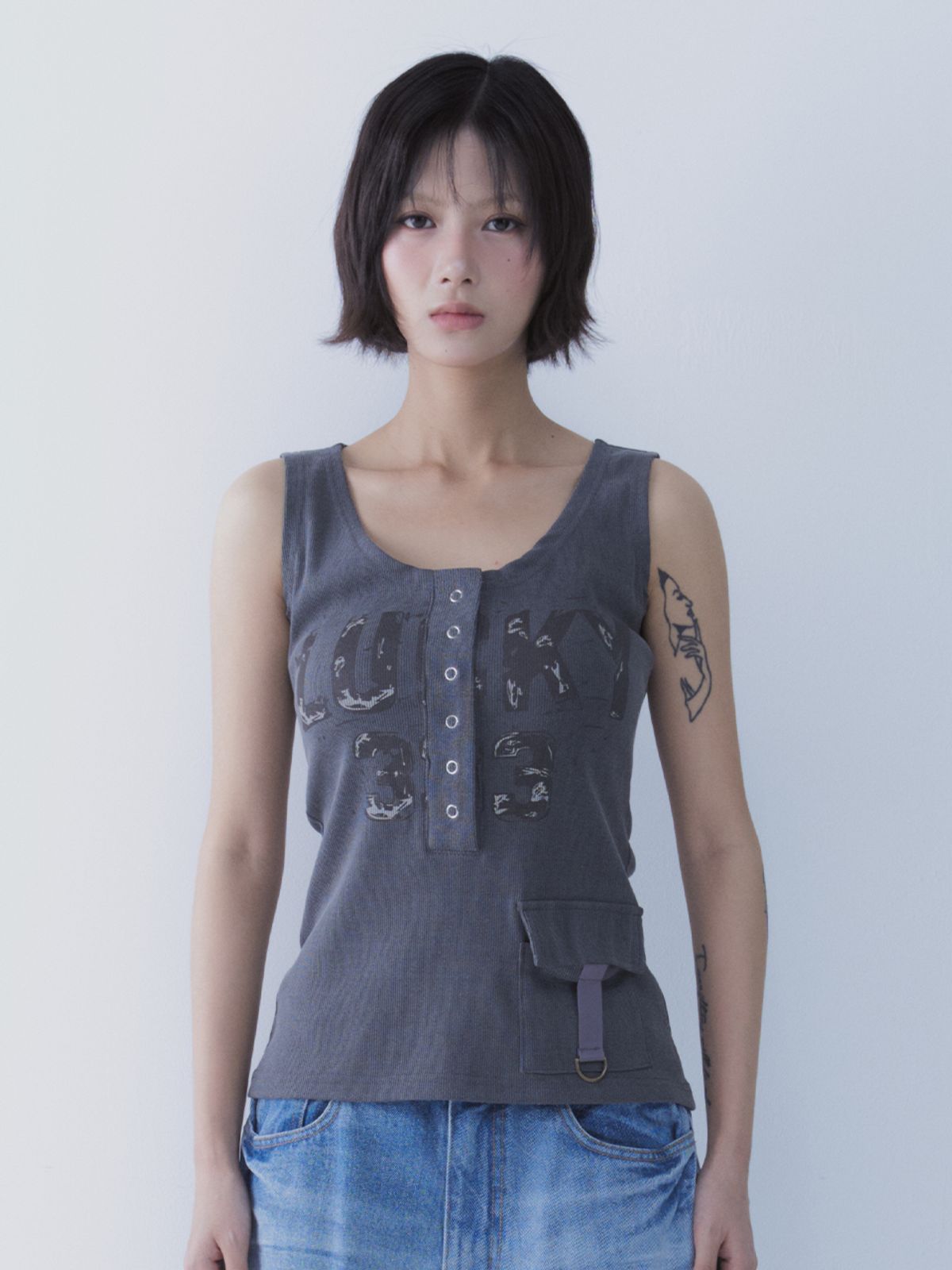 쎄쎄쎄(SETSETSET) LUCKY 333 POCKET SLEEVELESS CHARCOAL