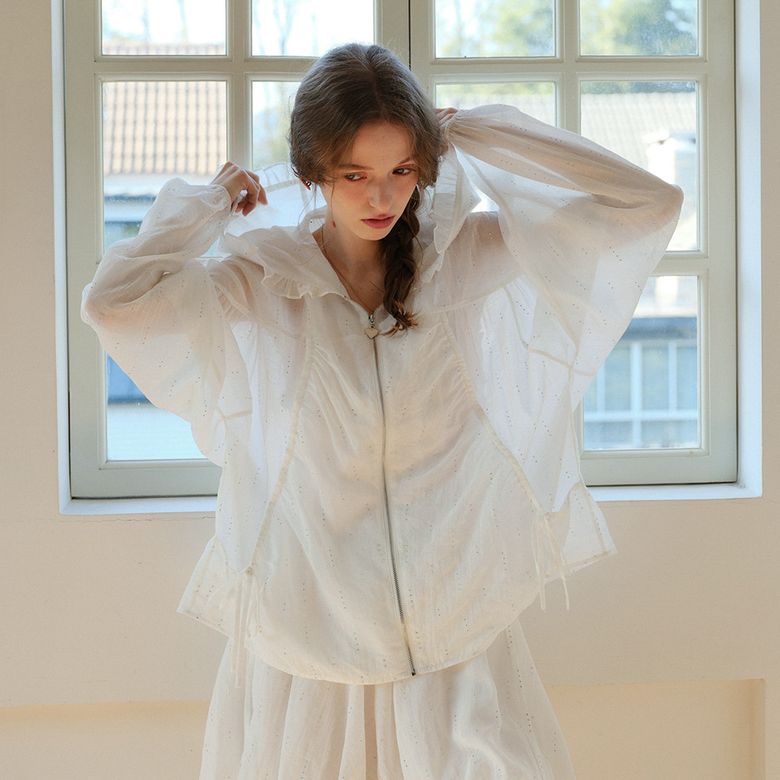 Cest_White ruffle hooded jacket