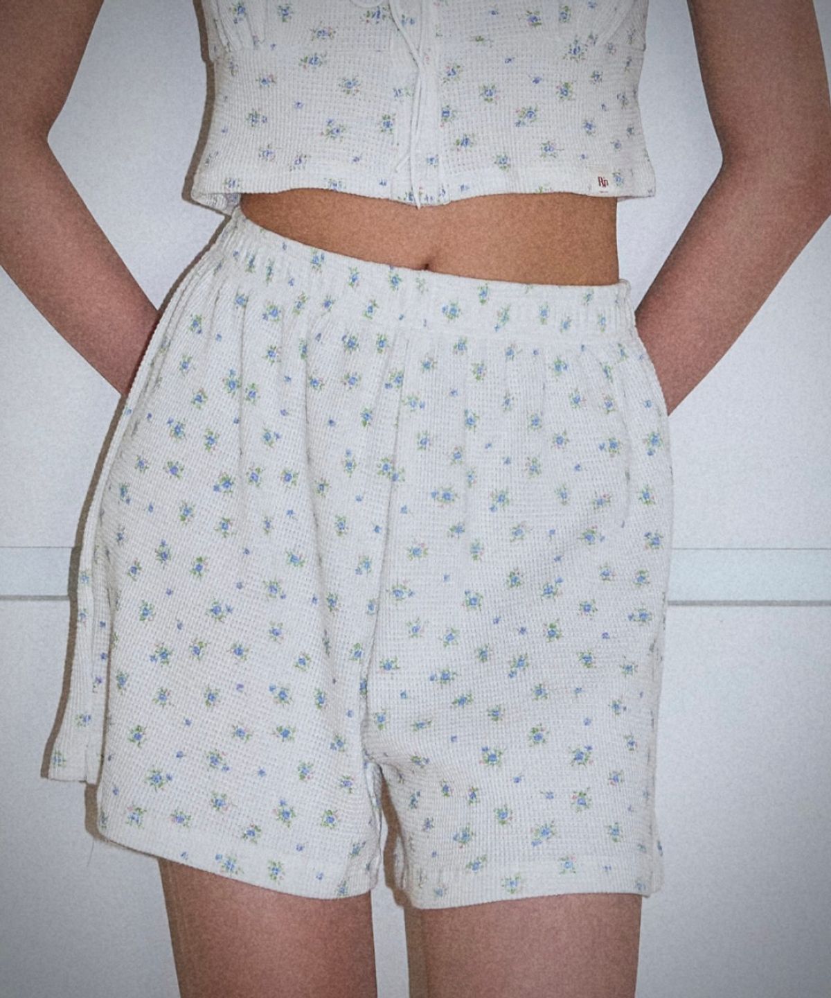 로긴 앤 로지(ROGIN N ROSIE) Waffle Blooming Shorts White
