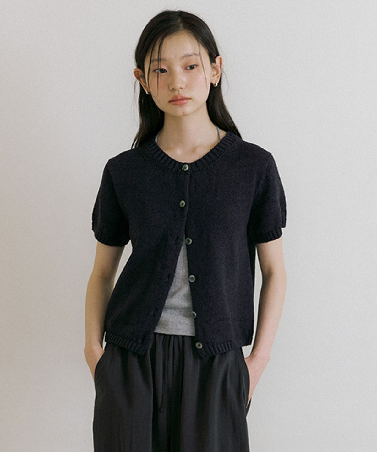 링서울(LINGSEOUL) crew neck half knit cardigan-charcoal