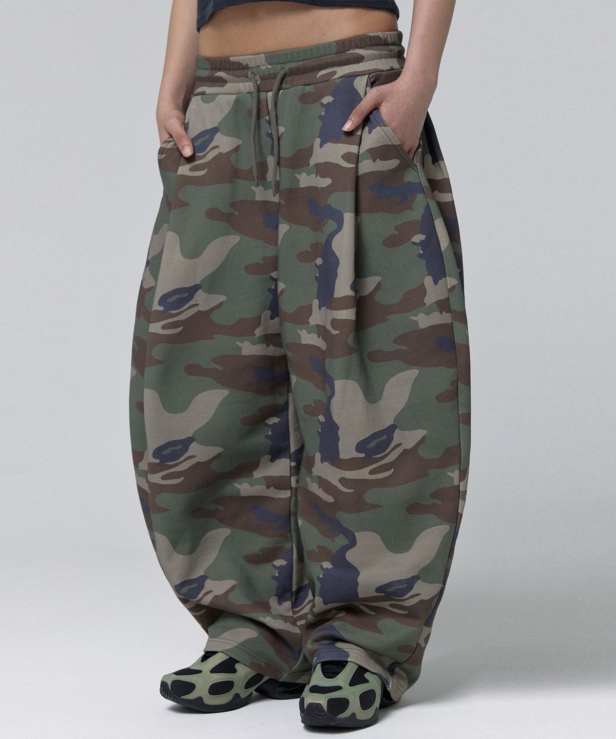 스웨이드(SUADE) TWO TUCK LONG PANTS [CAMO]