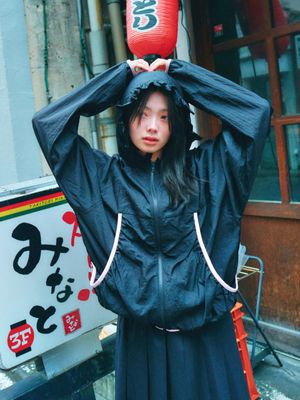 OVERSIZED FRILL HOODED WINDBREAKER_BLACK