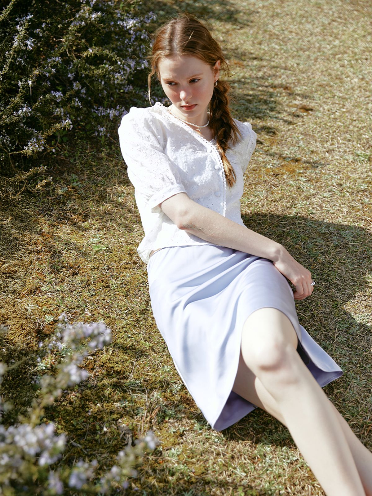 르니나(LENINA) DIANA satin midi skirt_DUSTY BLUE