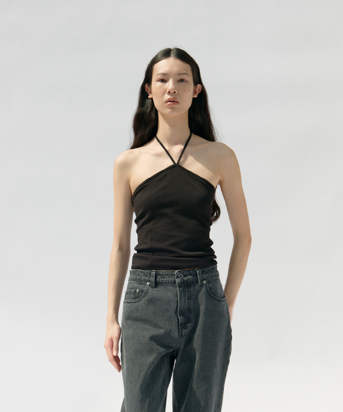 쿠어 우먼(COOR WOMEN) 스트랩 홀터넥 탑 (블랙)