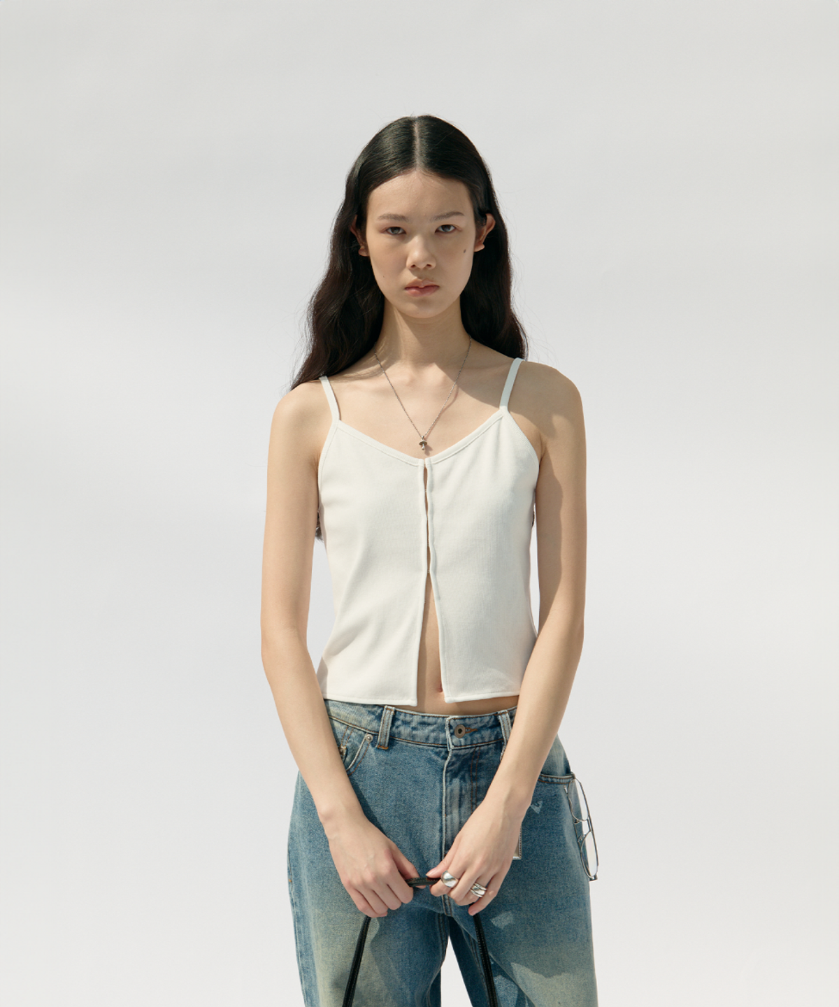 쿠어 우먼(COOR WOMEN) 스플릿 슬리브리스 (오프화이트)
