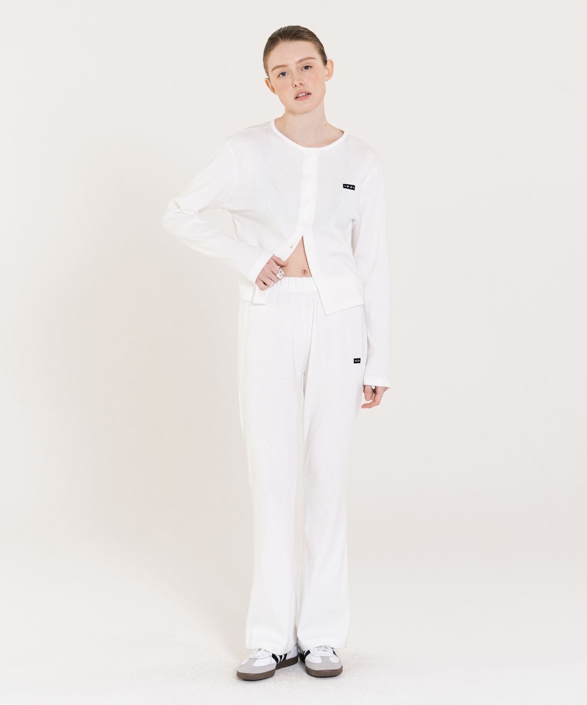 인지액티브(INJIACTIVE) Small Logo Punching Sweatpants 화이트