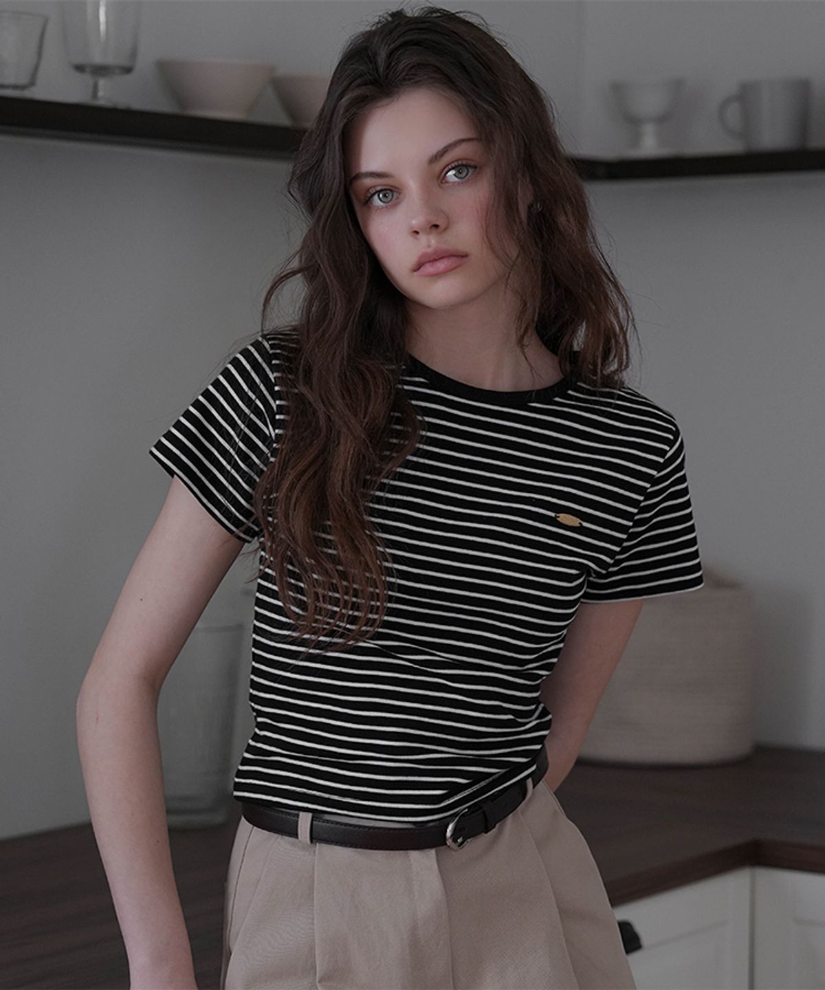 드헤베(DEHEVE) Logo Point Stripe T-Shirt [Black]