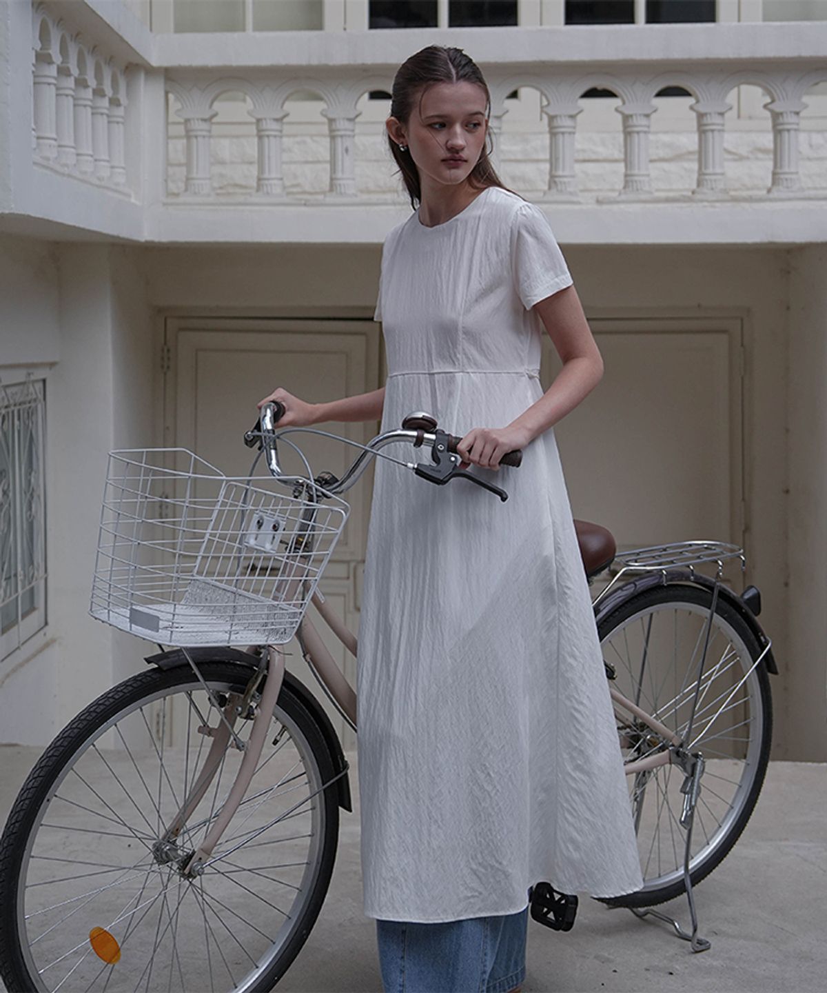 드헤베(DEHEVE) Dart Back Ribbon Dress [White]
