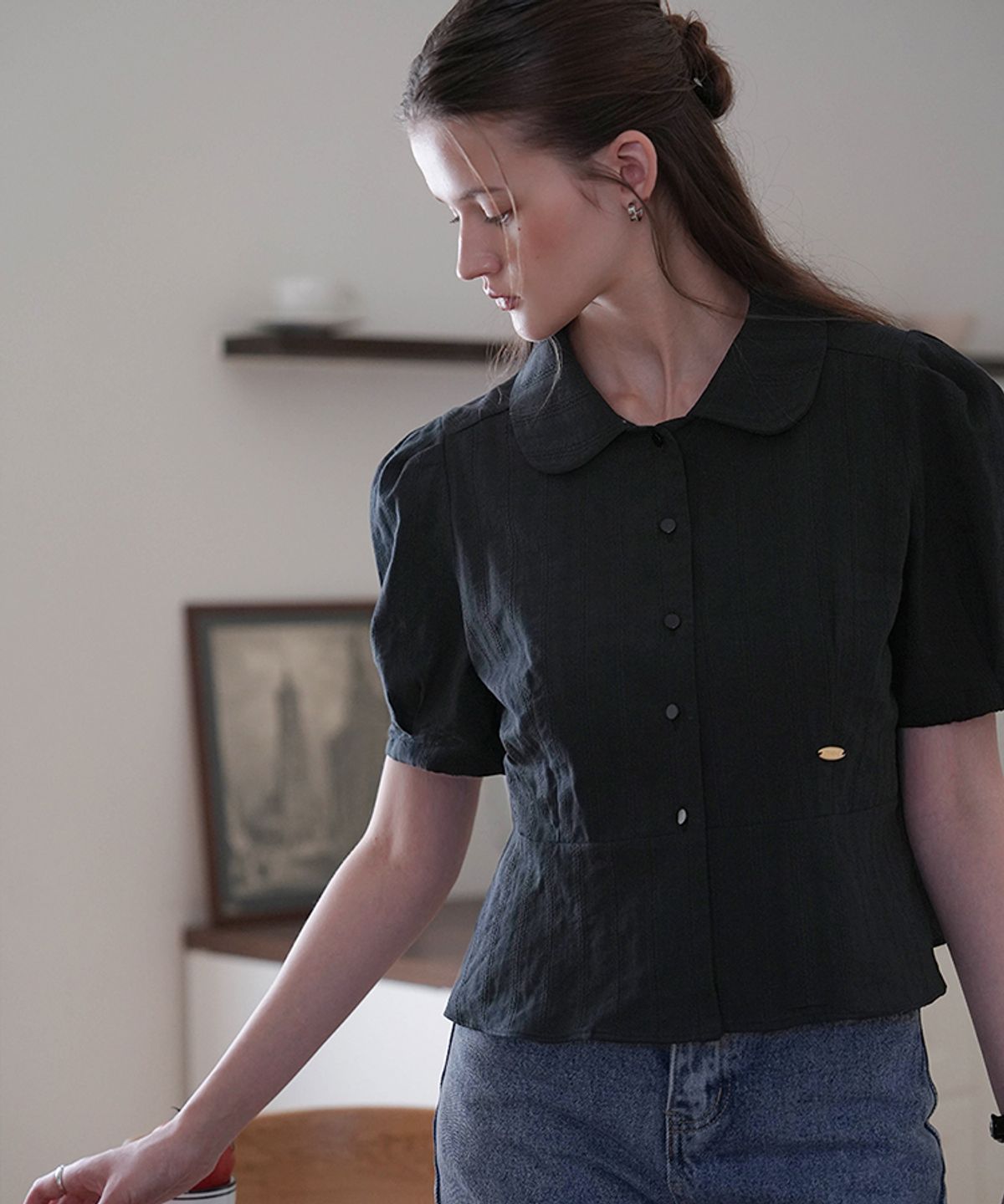 드헤베(DEHEVE) Round Collar Jacquard Blouse [Black]