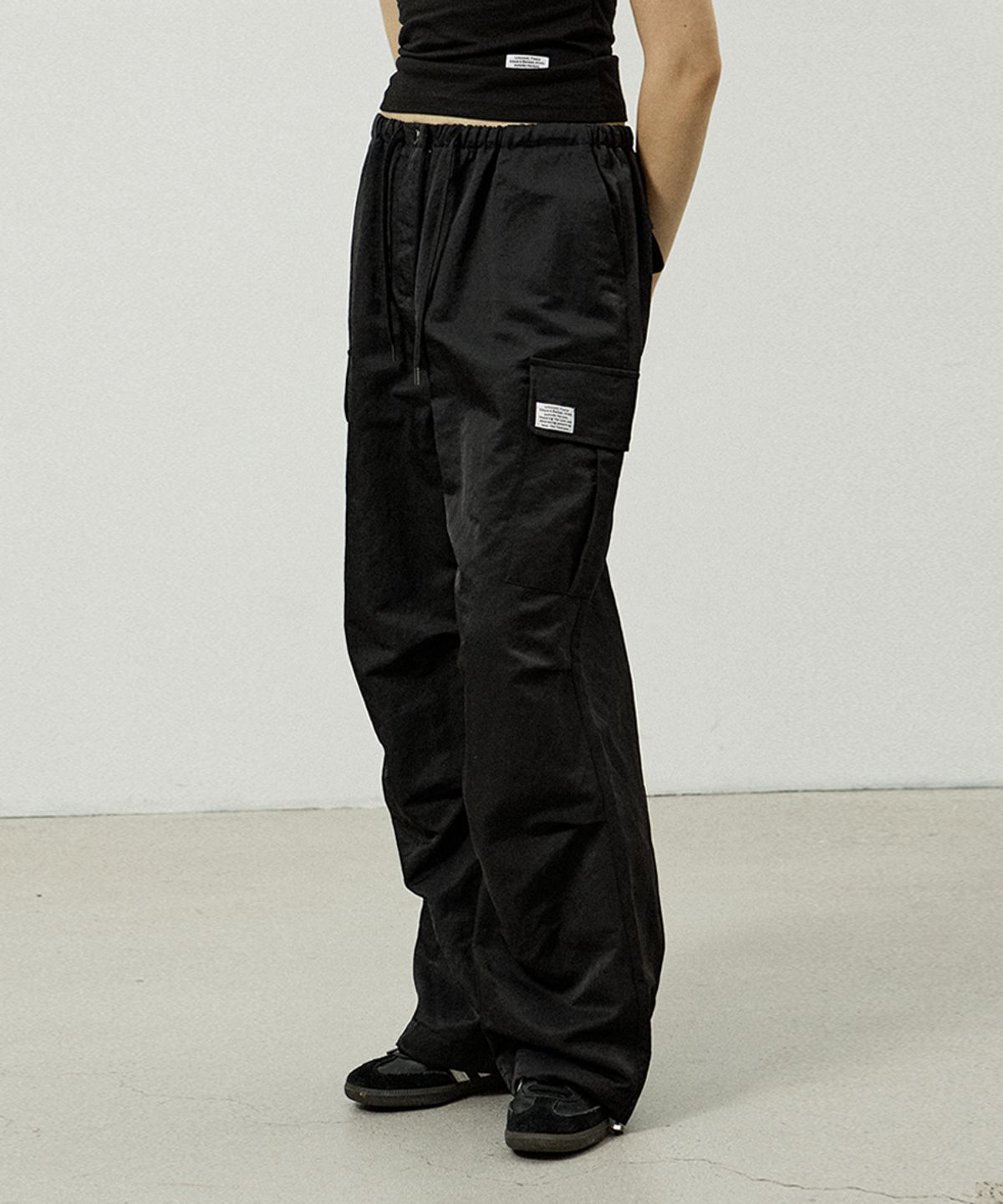 에드워드벌룬(EDWARD BALLOON) Wide parachute cargo pants - Black
