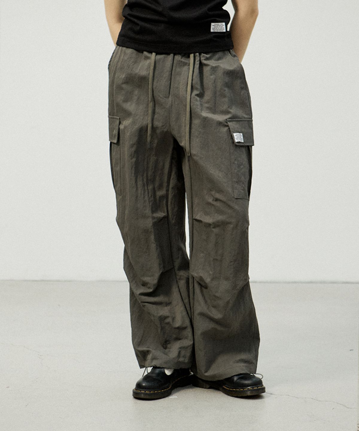 에드워드벌룬(EDWARD BALLOON) Wide parachute cargo pants - Khaki