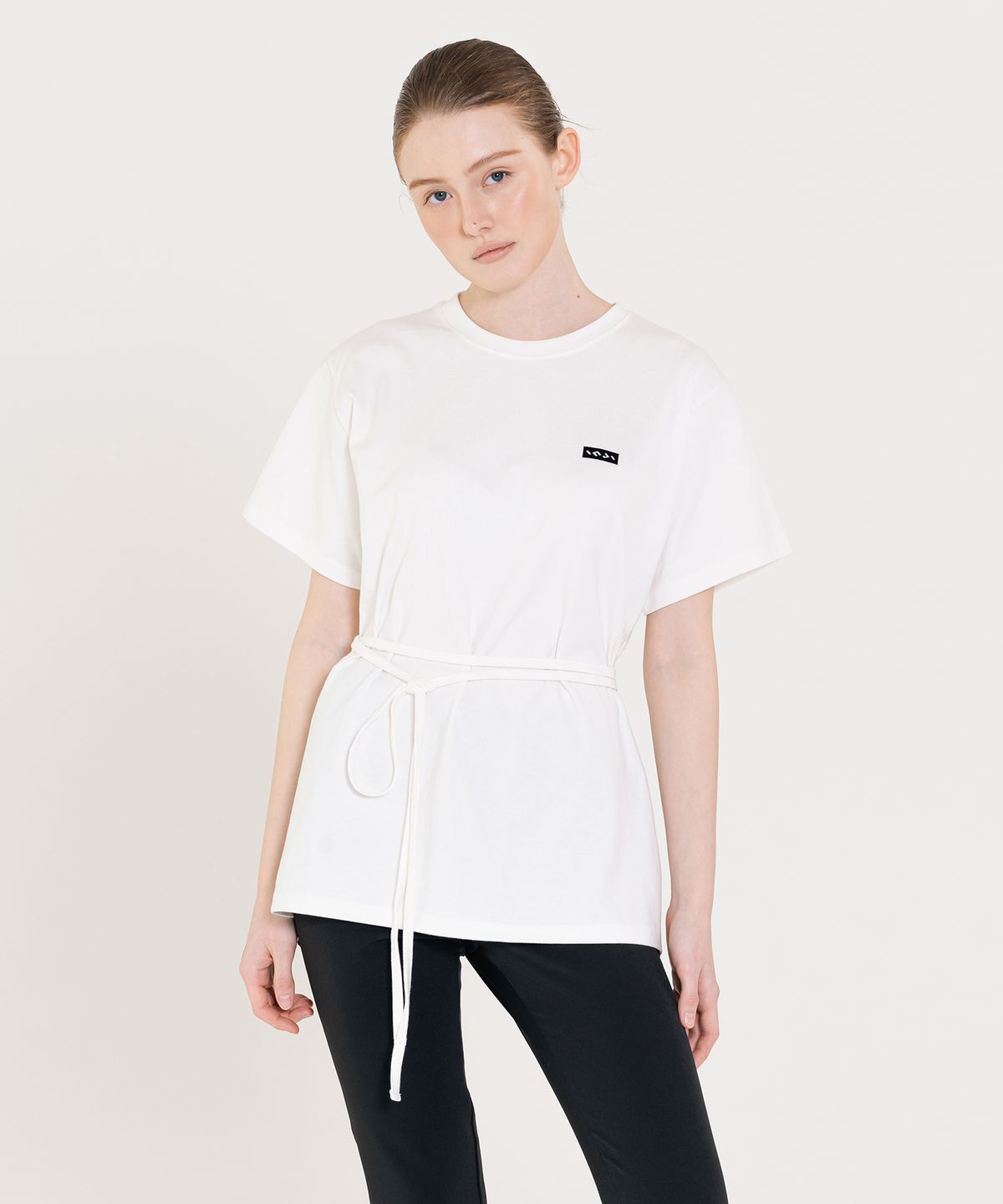 인지액티브(INJIACTIVE) Small Logo Over Strap tee 화이트