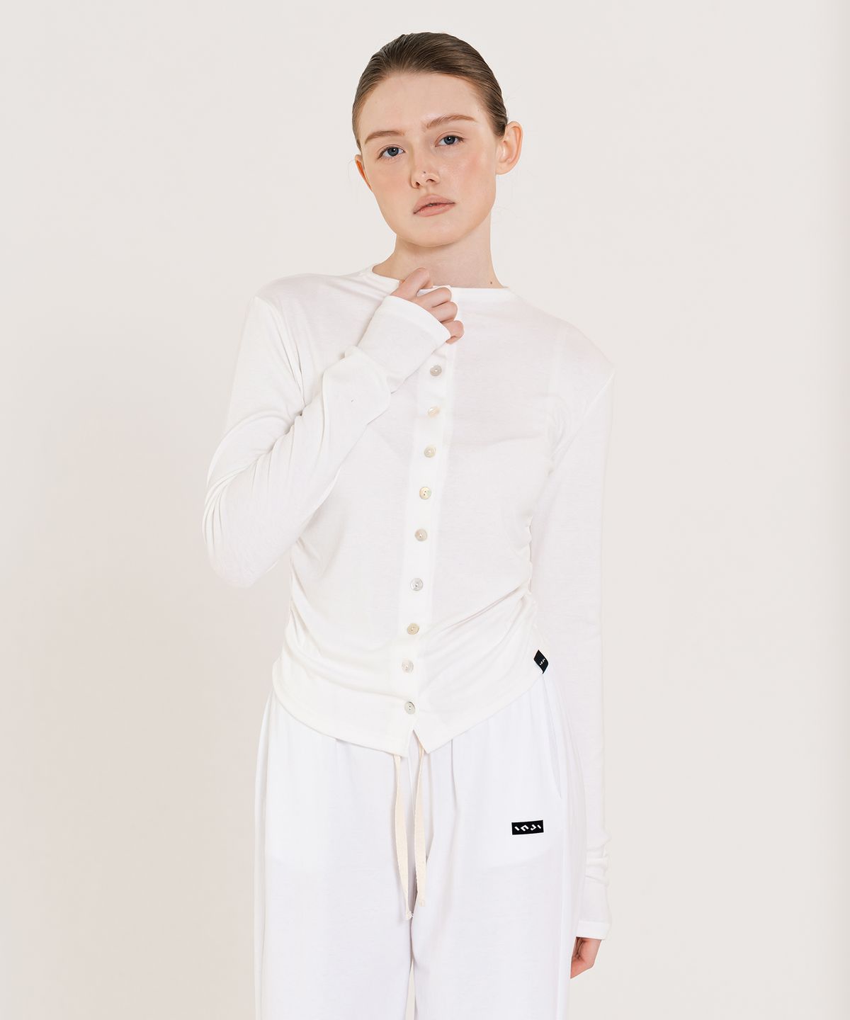 인지액티브(INJIACTIVE) Compact Slim Cardigan 화이트