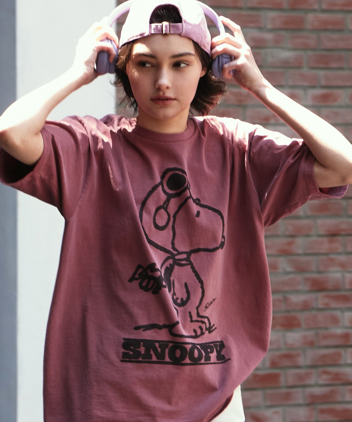 브이투(VTWO) 조종사 스누피 피그먼트 티셔츠 (BURGUNDY)
