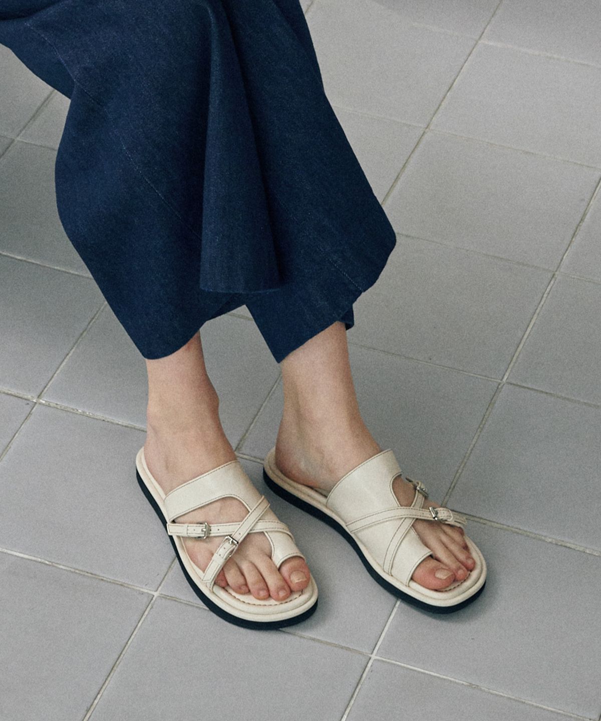 프리플라(FRI FLA) ljh7115 Urban Cross Mule  Sandals - 3 Colors