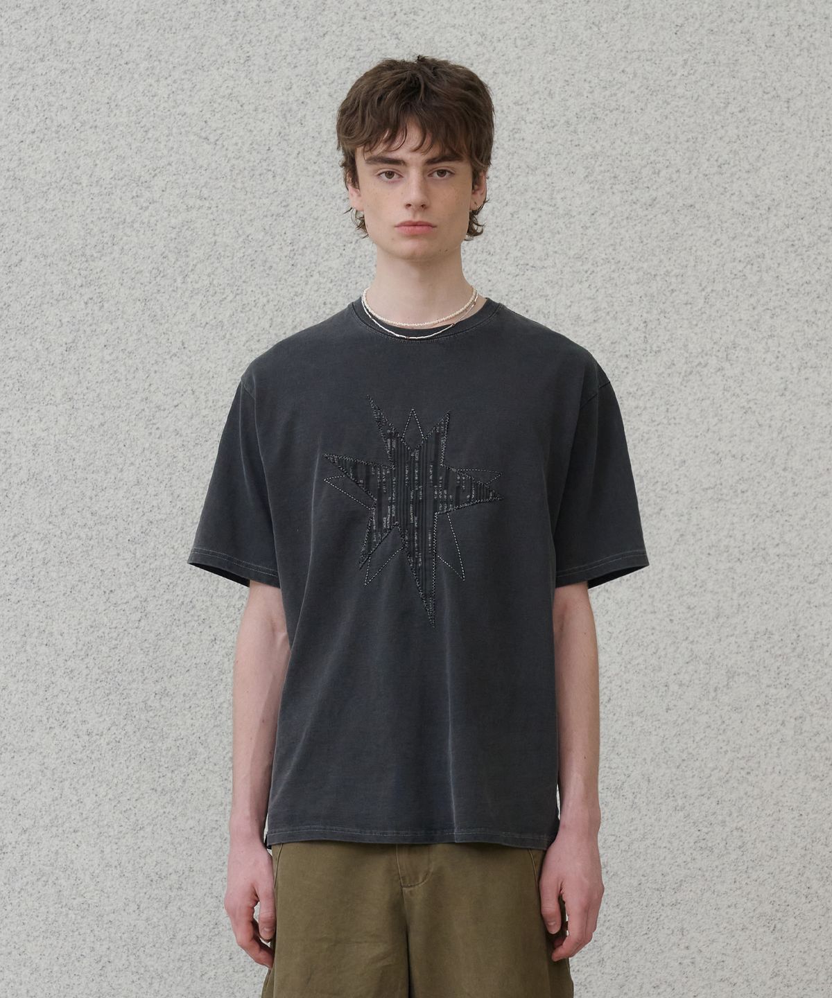 노운(NOUN) patched star t-shirts (charcoal)