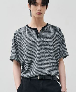 블렌디드 스트라이프 헨리넥 하프 니트티셔츠 [블랙]