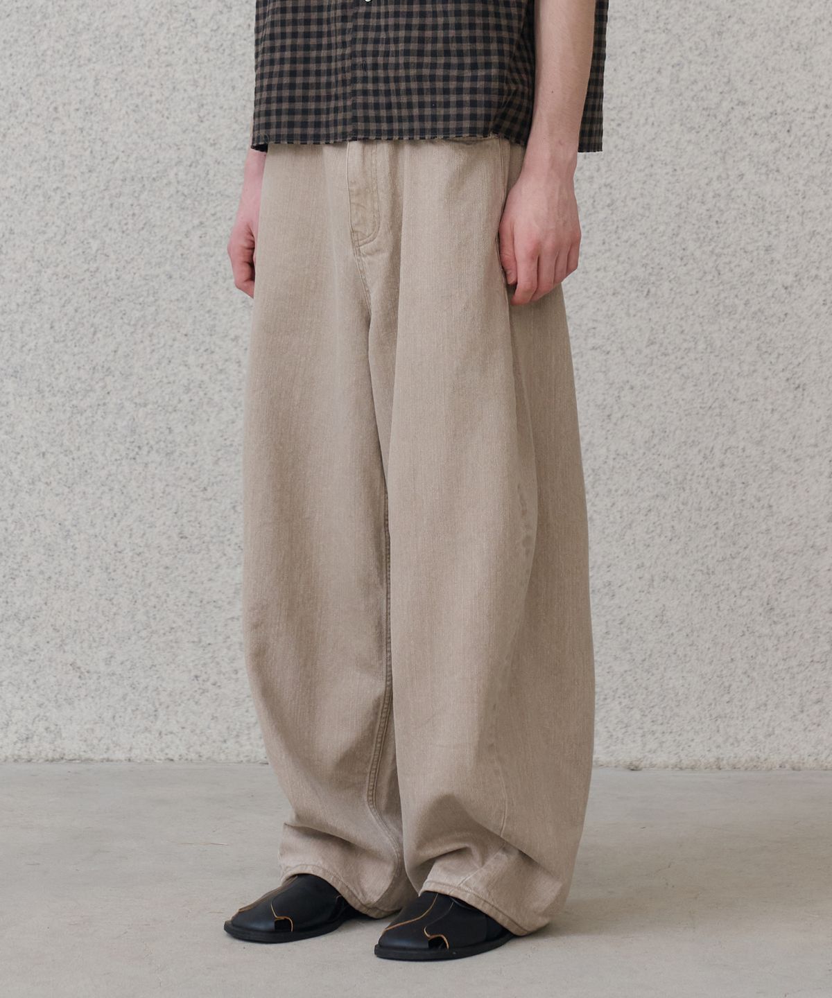 노운(NOUN) wide curved denim pants (sand beige)