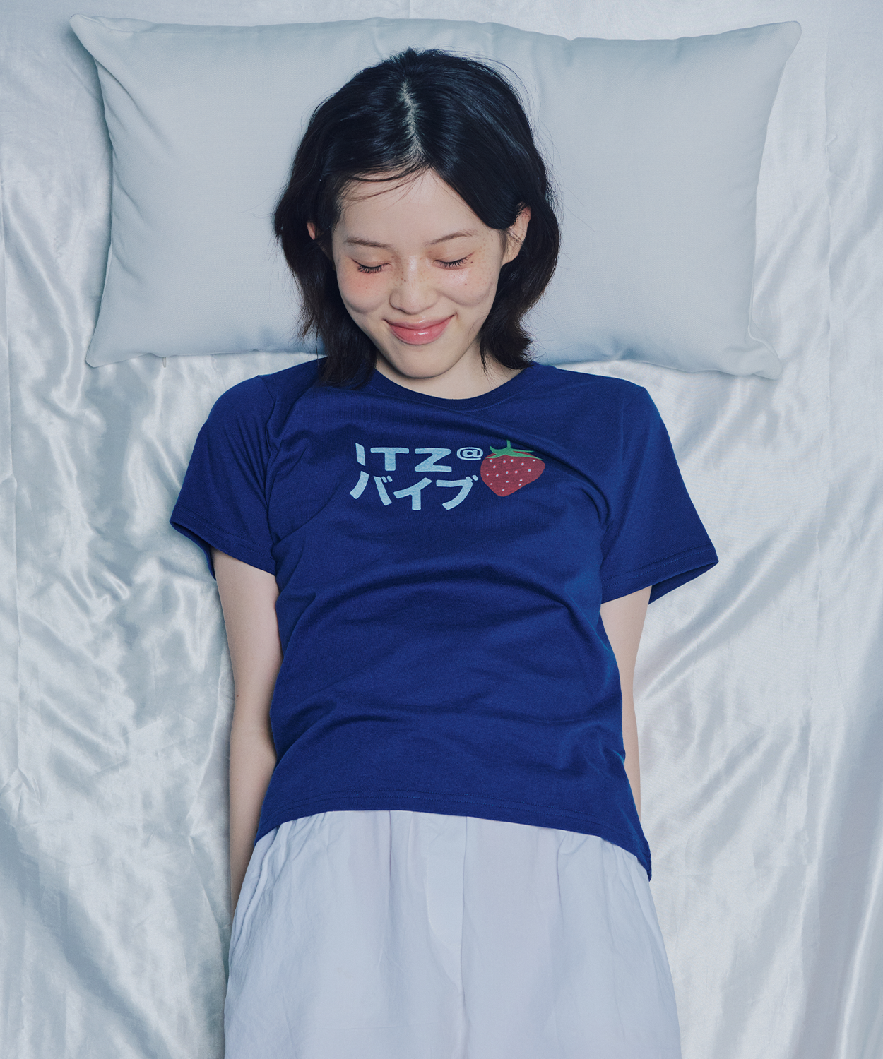 ◆ITZAVIBE◆ STRAWBERRY LOGO SLIM T SHIRT NAVY IBB25WT05NV MUSINSA | ITZAVIBE STRAWBERRY LOGO SLIM T SHIRT - NAVY