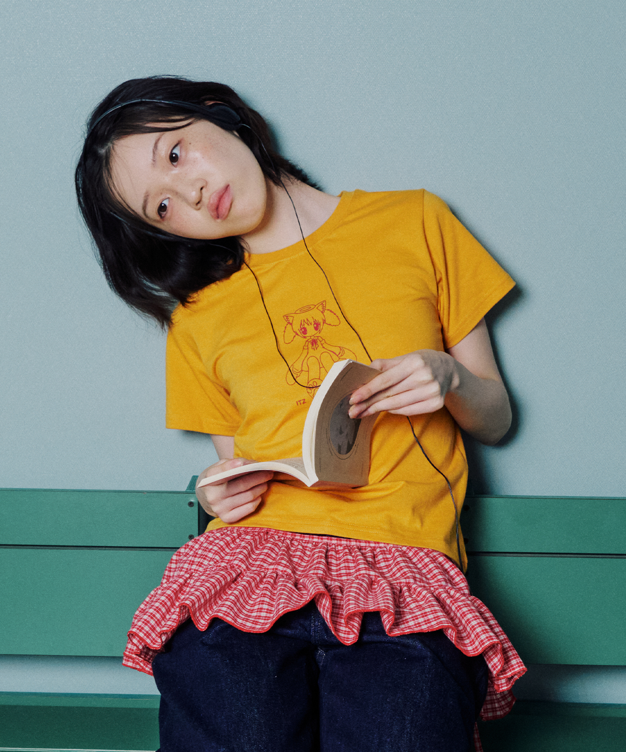 MUSINSA公式 | ITZAVIBE CAT GIRL SLIM T SHIRT - YELLOW