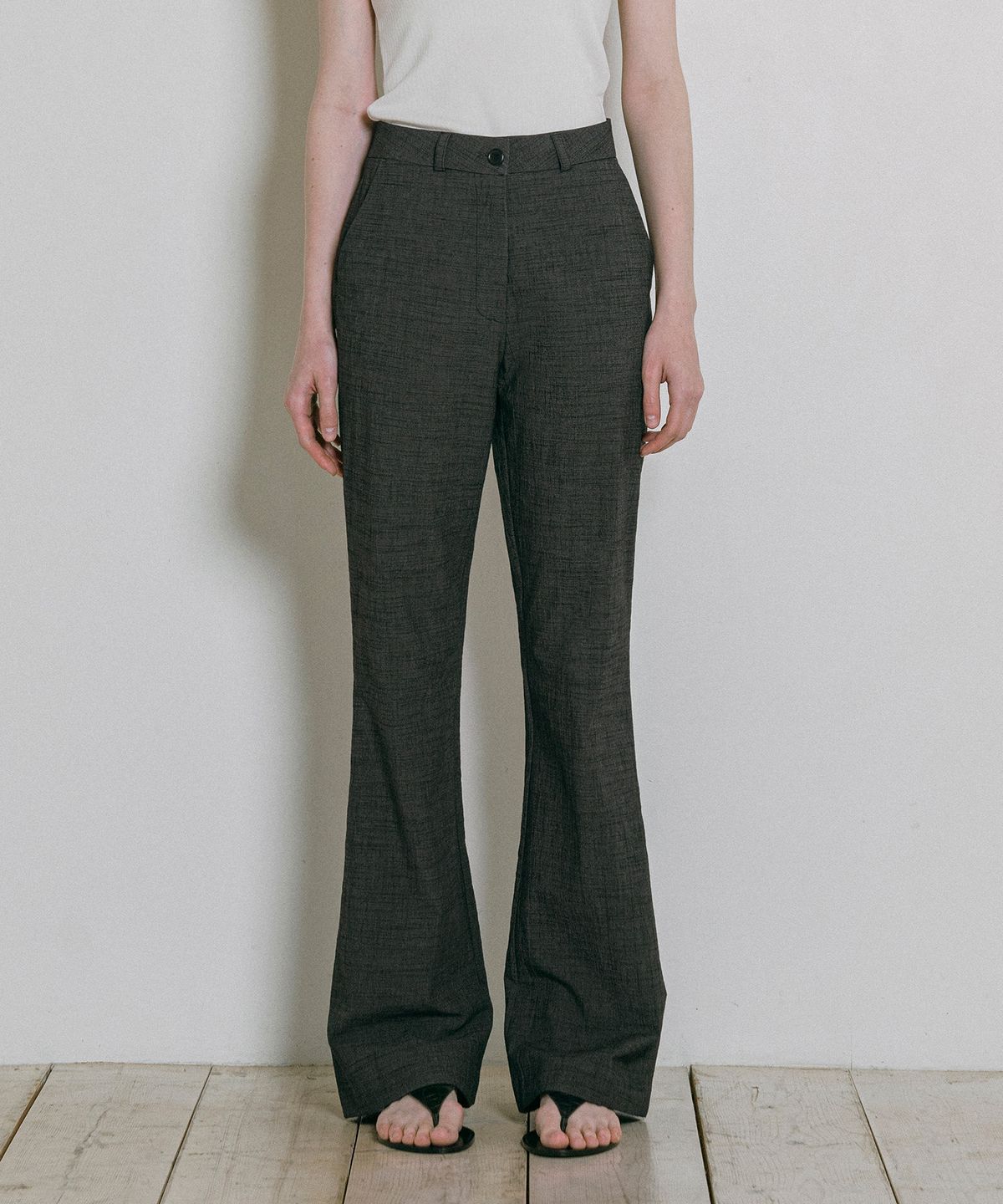 반원 아틀리에(VANONE ATELIER) P3249 슬림 부츠컷 팬츠_Charcoal