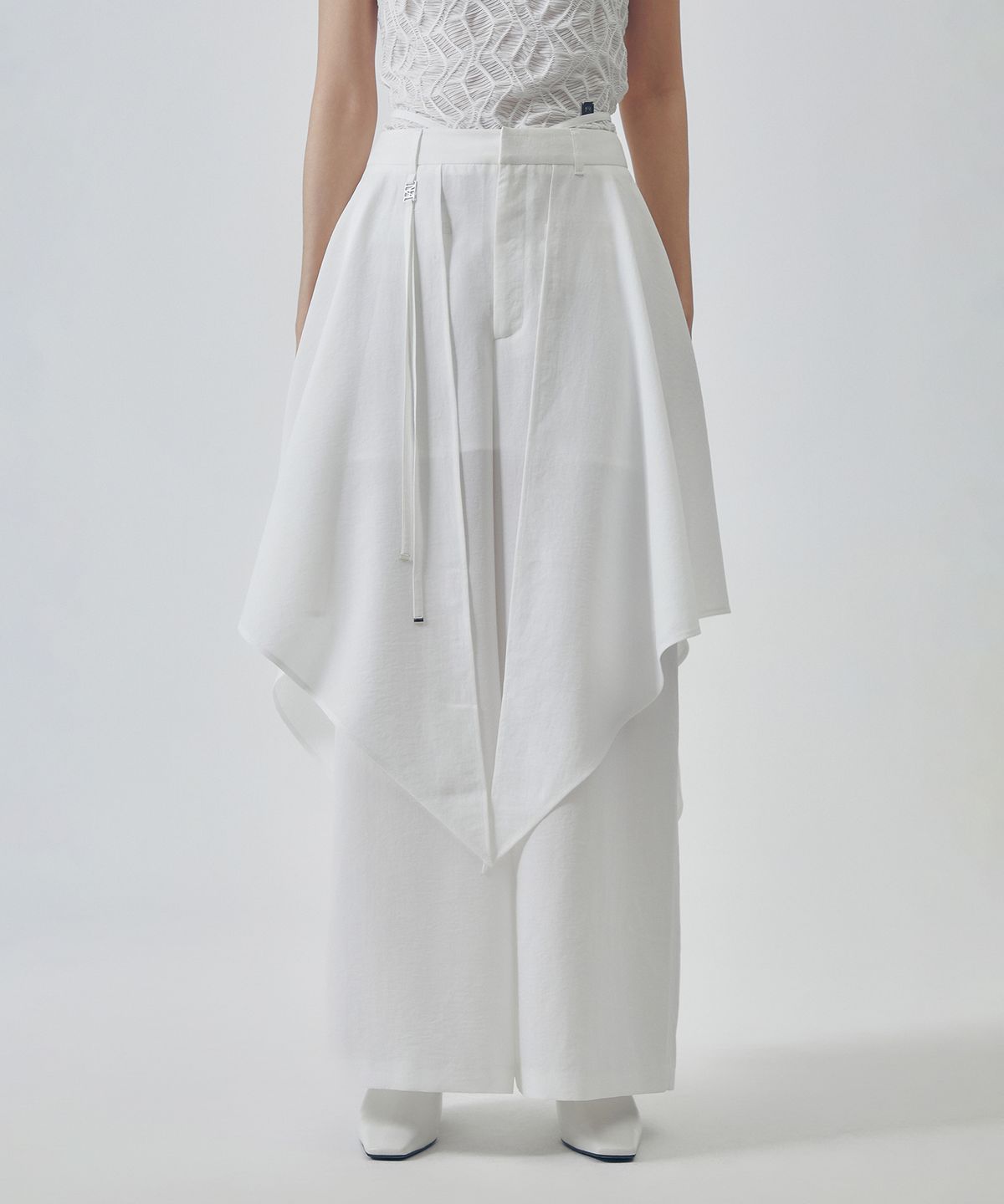 트리밍버드(TREEMINGBIRD) Layered Drape Strap Trouser [ White ]