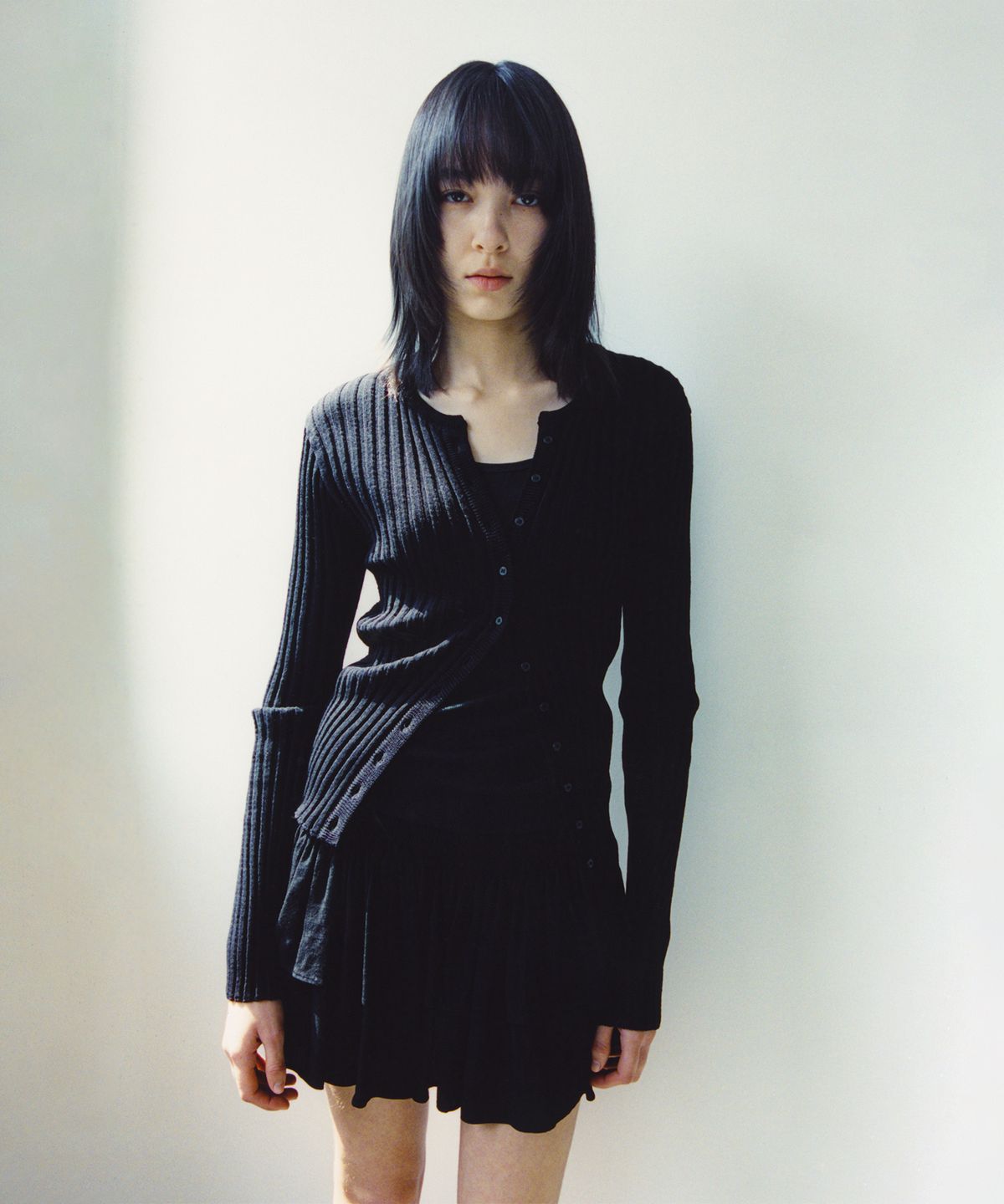 인사일런스 우먼(INSILENCE WOMEN) 시어드 린넨 카디건 BLACK