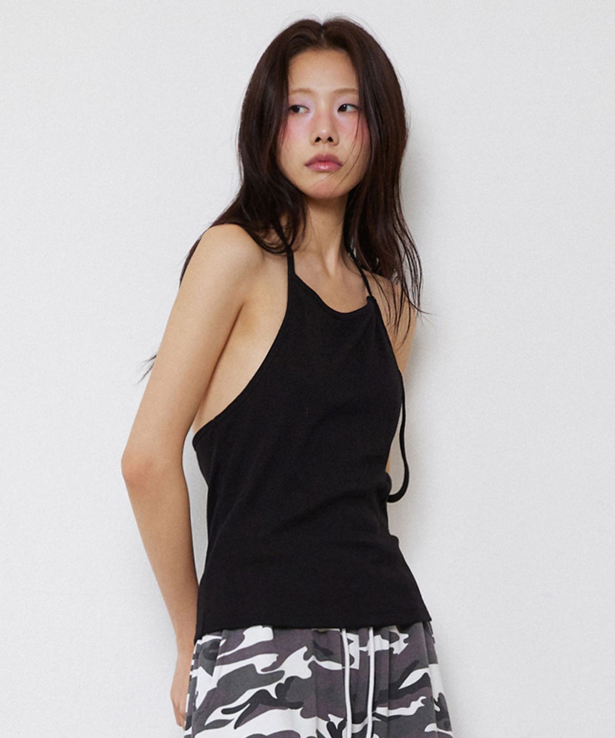 렌세(RENSE) Button Halter Lay-up Sleeveless Black
