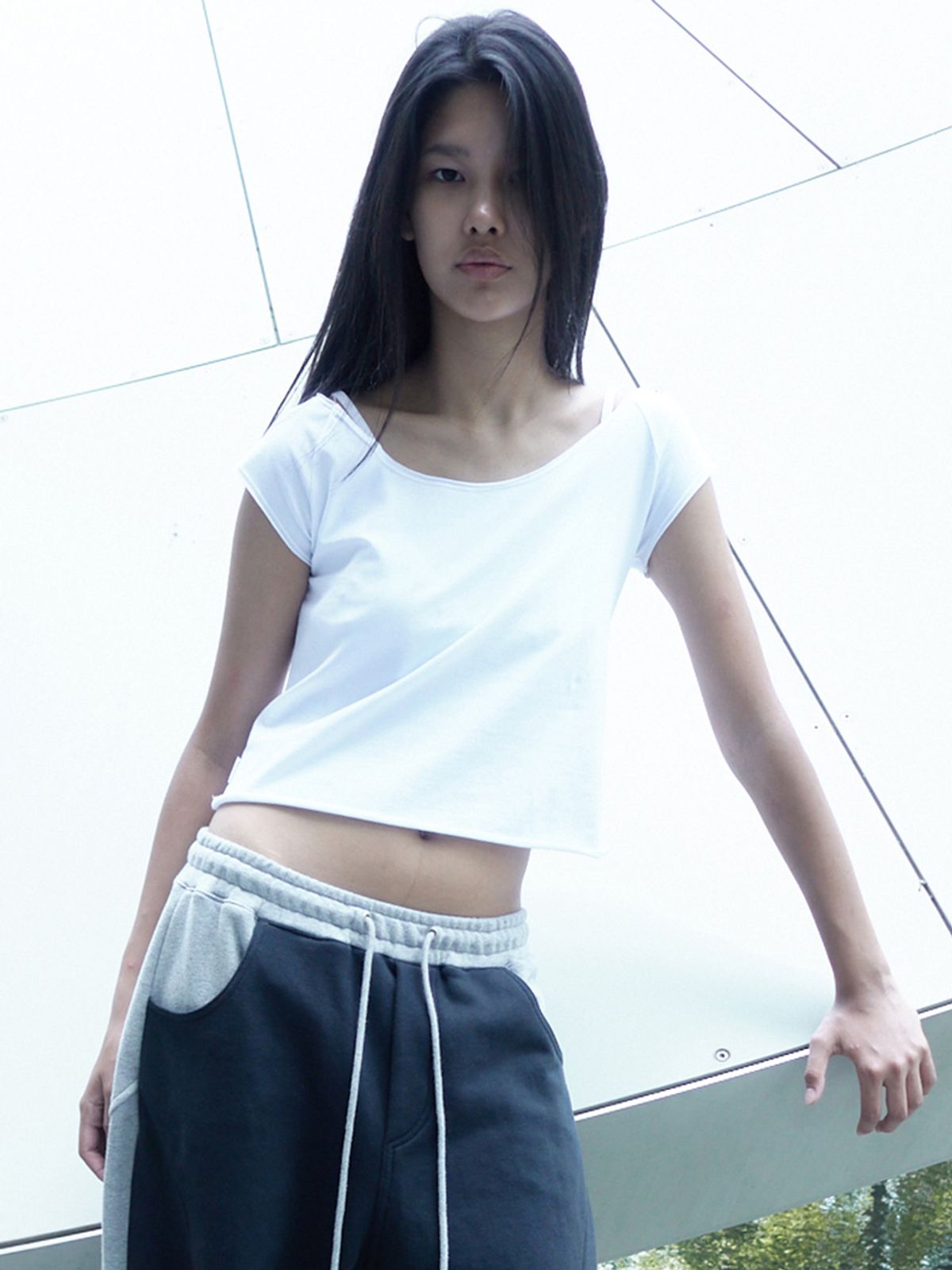 세릭(CERRIC) DEEP ROUND HALF TOP / WHITE