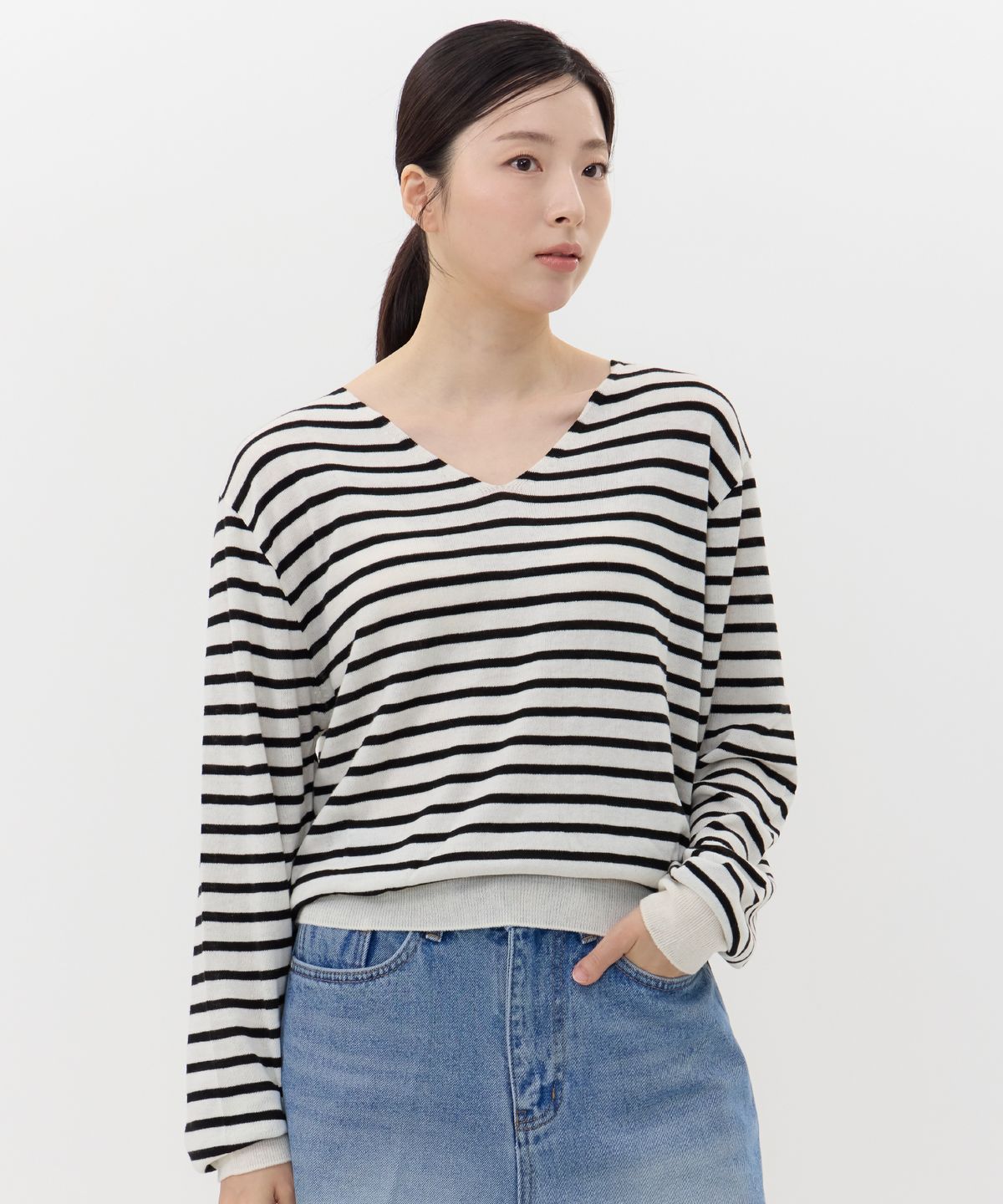 꼼마(CCOMA) CMK01 브이넥 소프트라인 스웨터