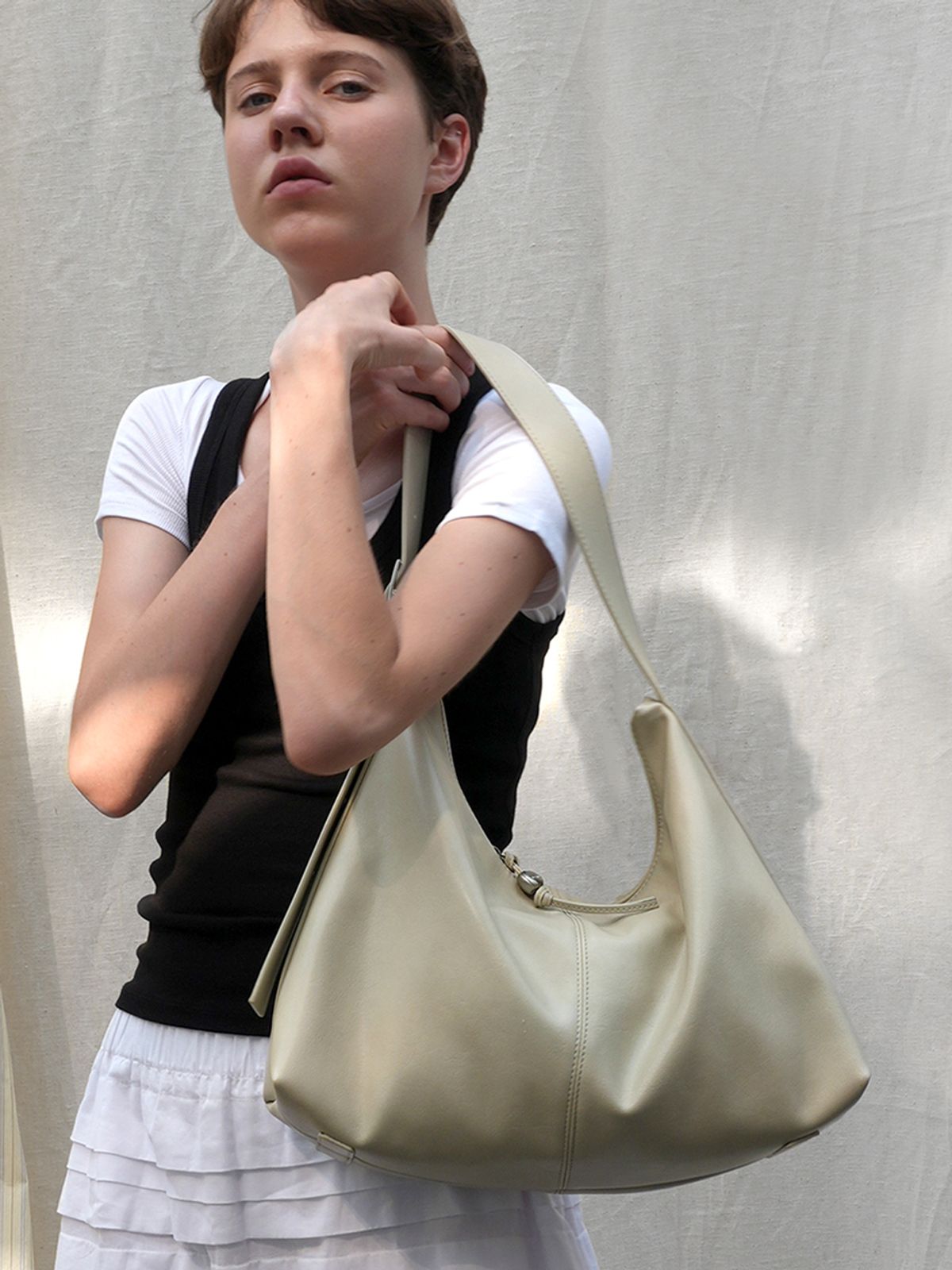 데누(DENU) [아울렛] Jane Buckle Boulder Bag [BEIGE]