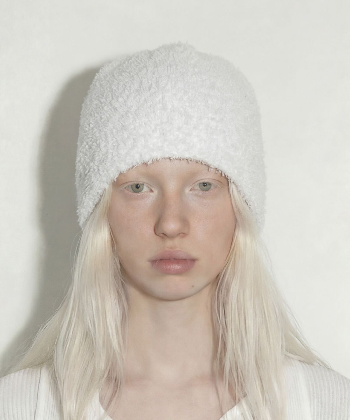 언더컨트롤 스튜디오(UNDERCONTROL STUDIO) 여름 부클 비니 FUZZY BEANIE / COOL BOUCLE / WHITE