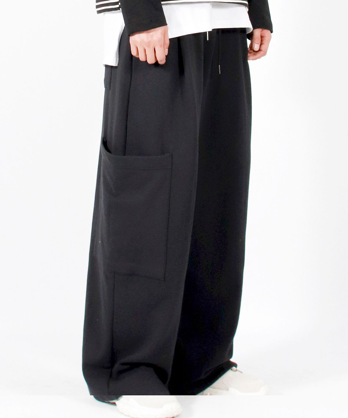 드마크(DEMARC) M SIDE POCKET WIDE ONE-TUCK REAL STREET SWEAT PANTS BLACK
