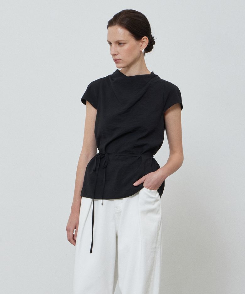 DRAPE CAP SLEEVE BLOUSE - BLACK