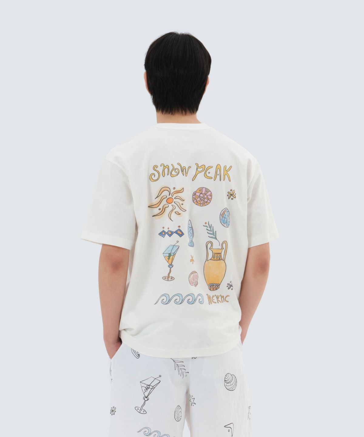 스노우피크 어패럴(SNOWPEAK APPAREL) [스노우피크 X 헤르시] 그래픽 반팔 티셔츠 (S25MMFTS36) Off White