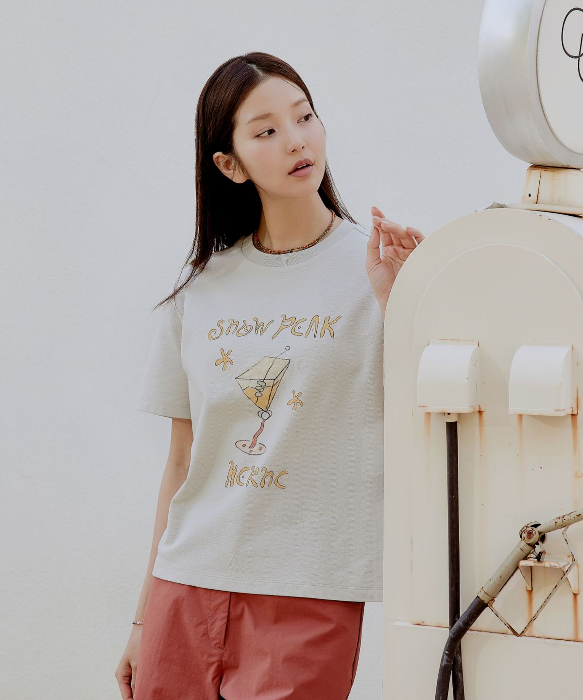 스노우피크 어패럴(SNOWPEAK APPAREL) [스노우피크 X 헤르시] 여성 세미크롭 반팔 티셔츠 (S25MWFTS59) Light Beige