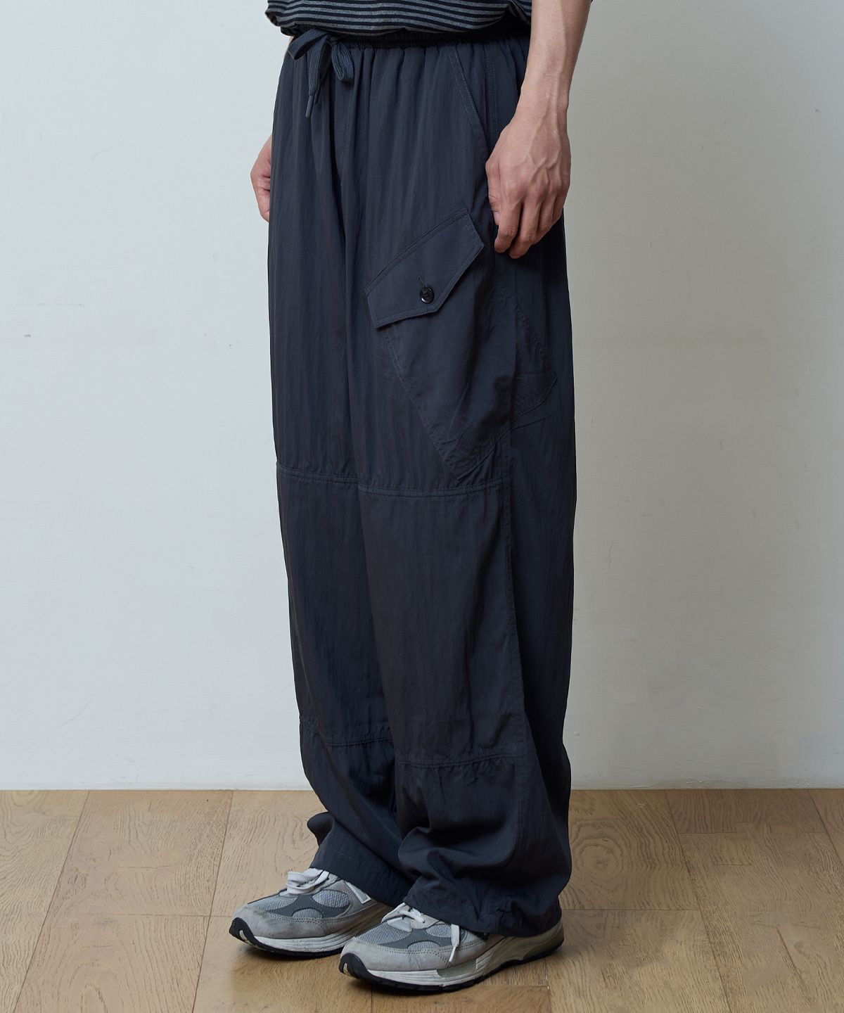 발루트(BALLUTE) SHIRRING ONE POCKET PANTS (CHARCOAL)