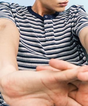 써니 스트라이프 헨리넥_네이비