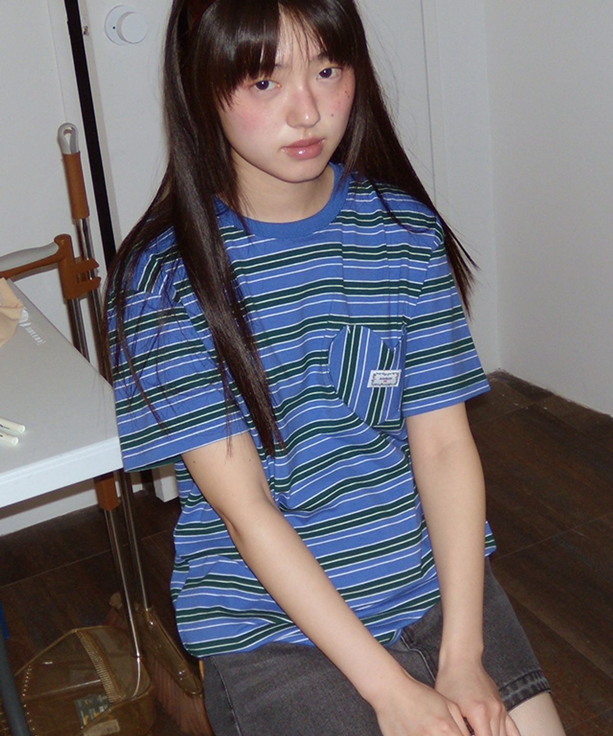 론론(RONRON) MULTI STRIPE HEART POCKET BASIC FIT T SHIRT BLUE