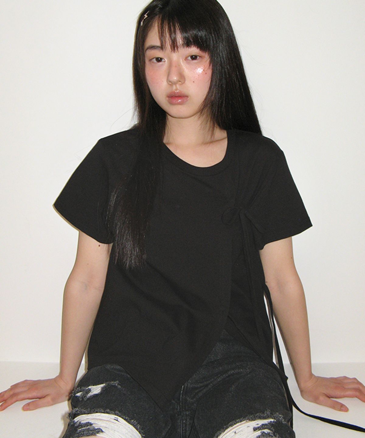 론론(RONRON) SIDE RIBBON TIE WRAP SHORT SLEEVE T SHIRT BLACK