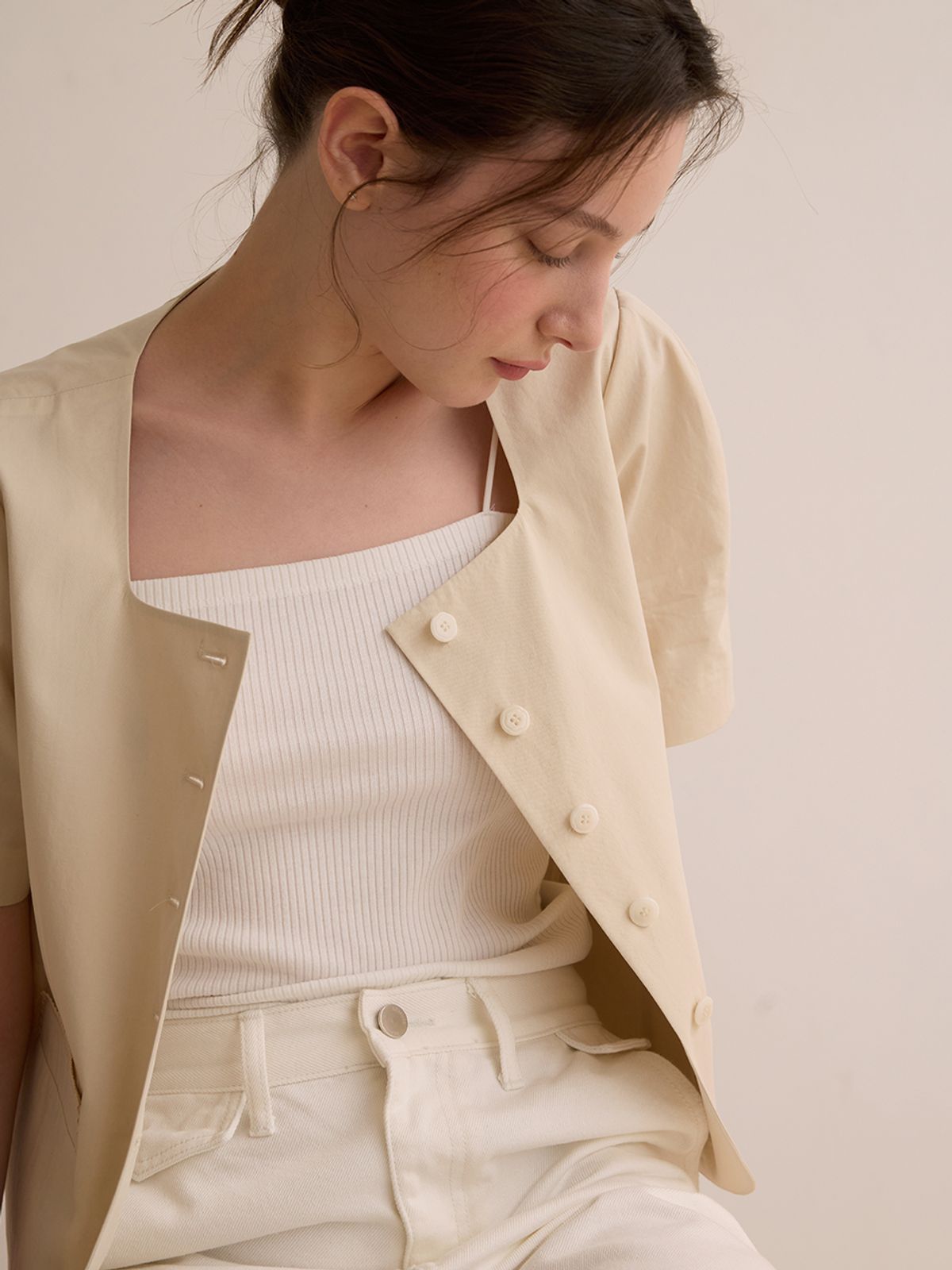 비뮤즈맨션(BEMUSE MANSION) Volume half sleeve jacket - Beige