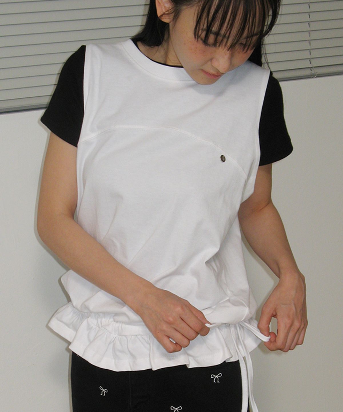 론론(RONRON) FRILL SHIRRING SLEEVELESS WHITE