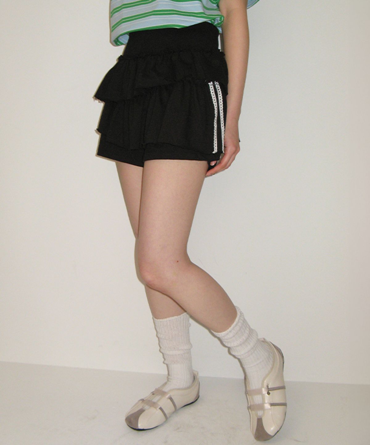 론론(RONRON) IRREGULAR RUFFLE PANTSKIRT BLACK