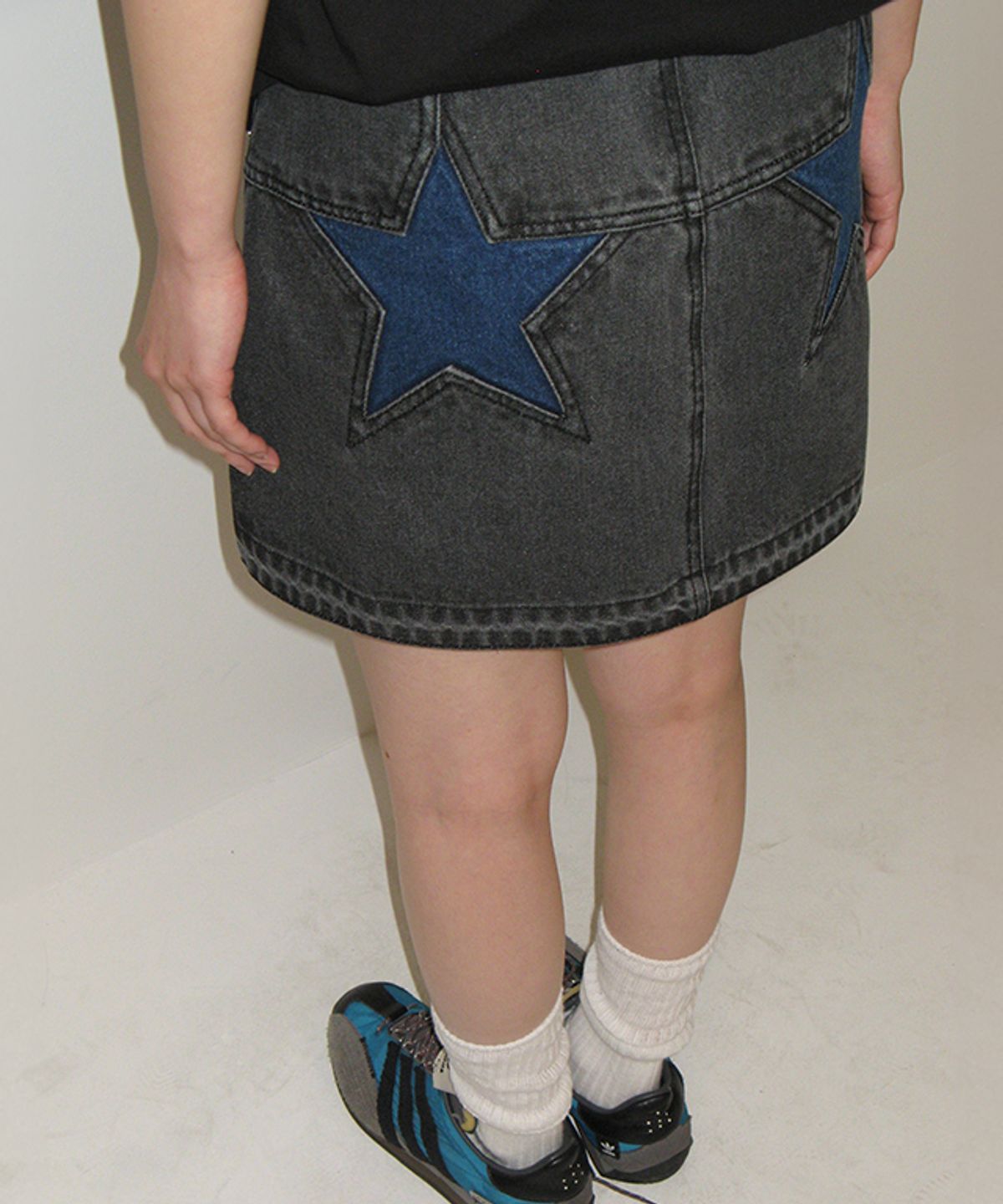 론론(RONRON) STAR BLACK MINI DENIM SKIRT WASHED BLACK