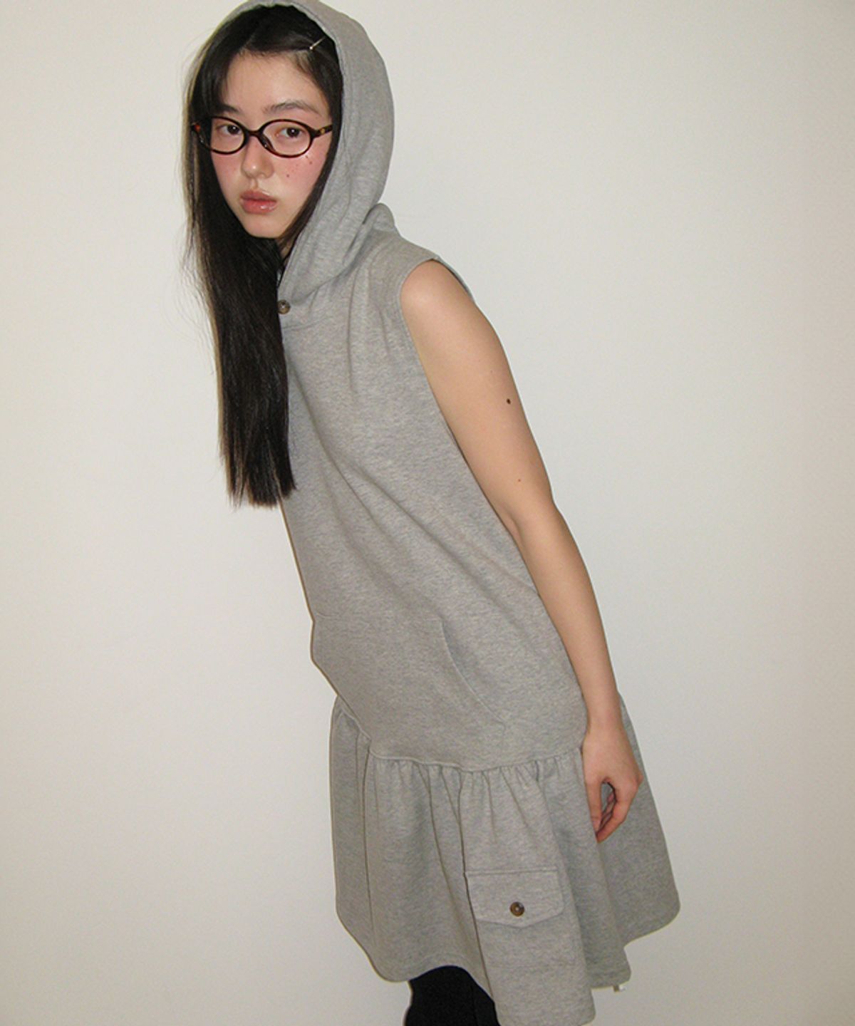 론론(RONRON) LAYERED SLEEVELESS HOODIE DRESS GREY
