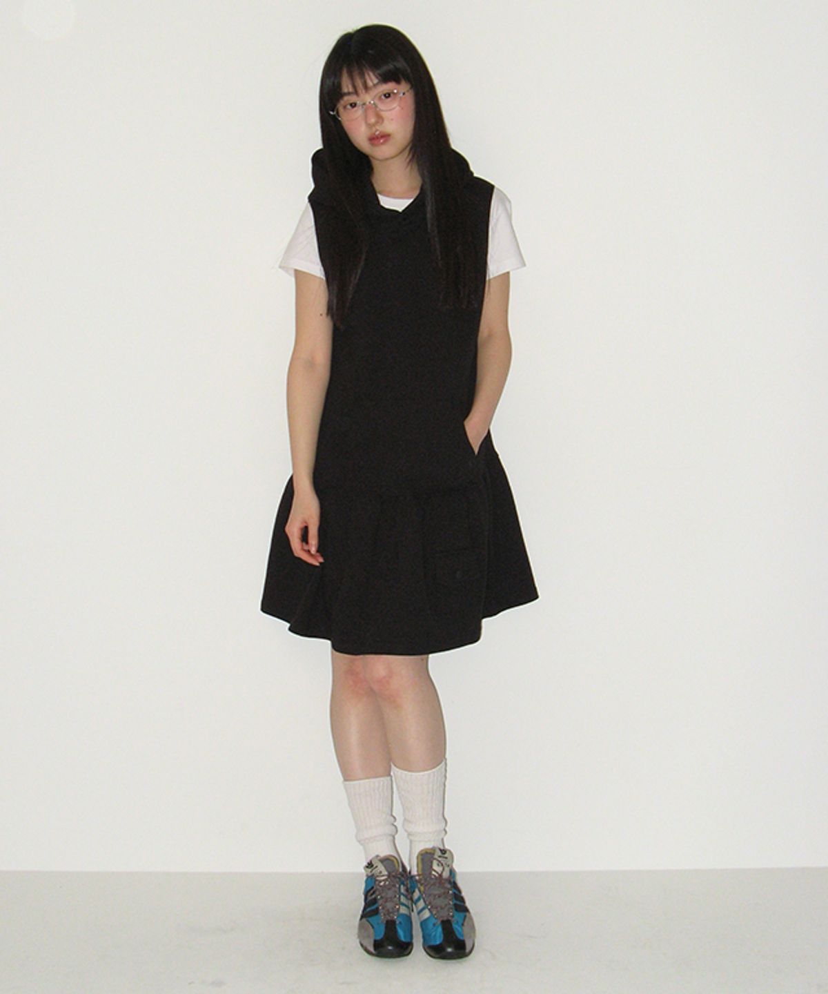 론론(RONRON) LAYERED SLEEVELESS HOODIE DRESS BLACK